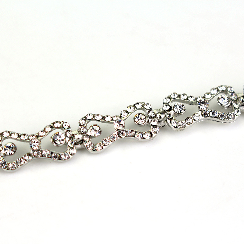 Narukvica od legure s kristalima ugraviranima i umjetnim dragim kamenjem, dizajn mašna