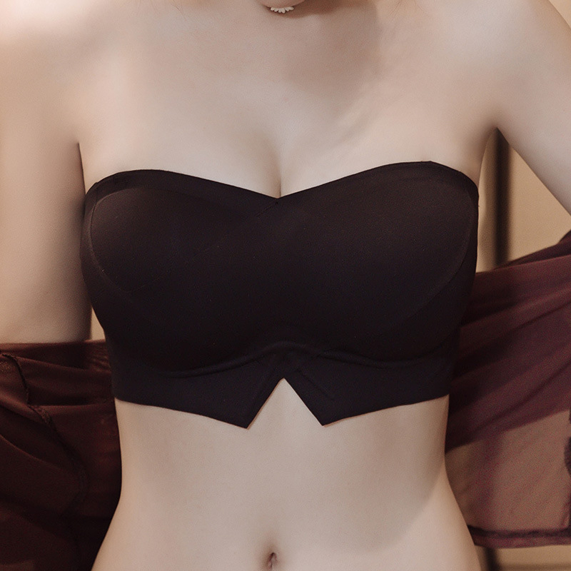 Liemenėlė be petnešių, belaidė, be siūlių, nematoma po drabužiais; 1/2 puodelio, ploni formuojami puodeliai; nuimami dvigubi dirželiai