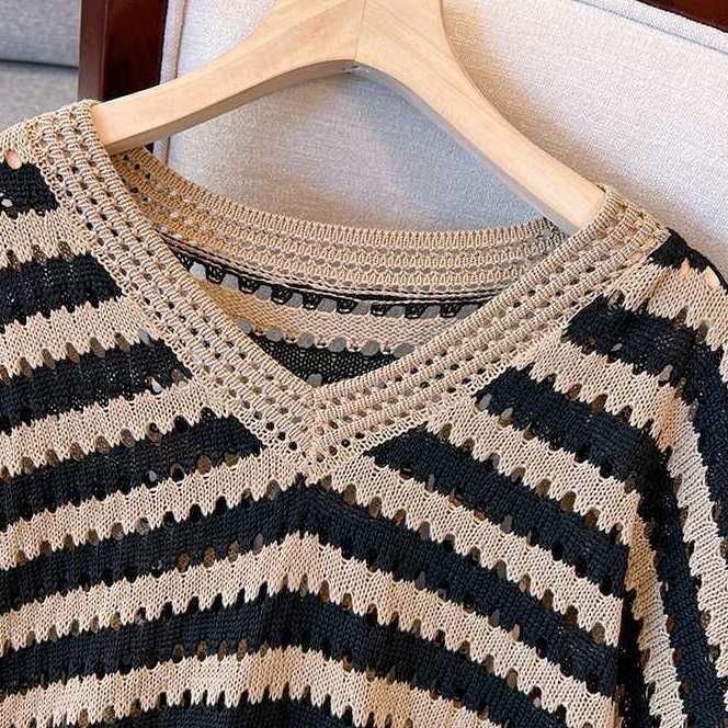 Chenille pletena haljina s krznenim ovratnikom, rukavi u obliku rogova i suknja sirena, sadržaj spandeksa ispod 30%.