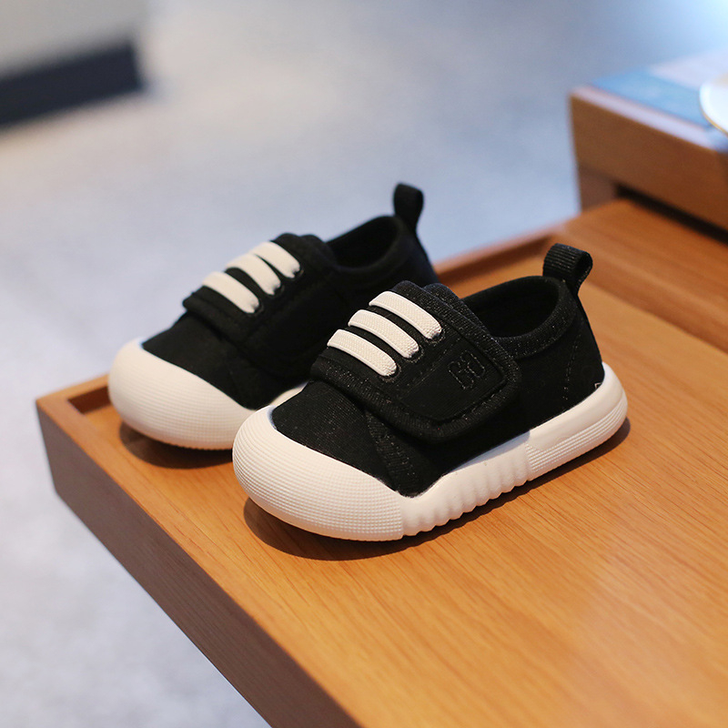 Textil gyerekcipő Velcro-zárással - alacsony felső rész, gumitalp, légáteresztő, csúszásmentes