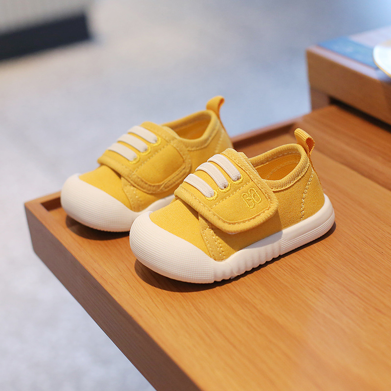 Textil gyerekcipő Velcro-zárással - alacsony felső rész, gumitalp, légáteresztő, csúszásmentes