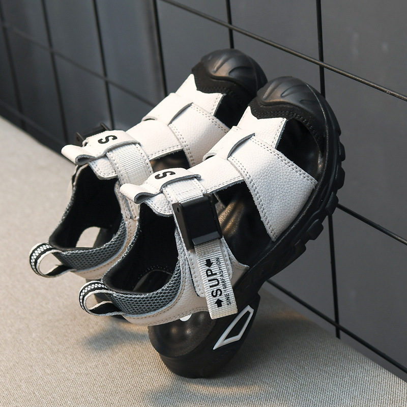 Zēnu pludmales kurpes | Augšējā daļa: liellopa split āda | Zole: poliuretāns | Aizvērums ar Velcro