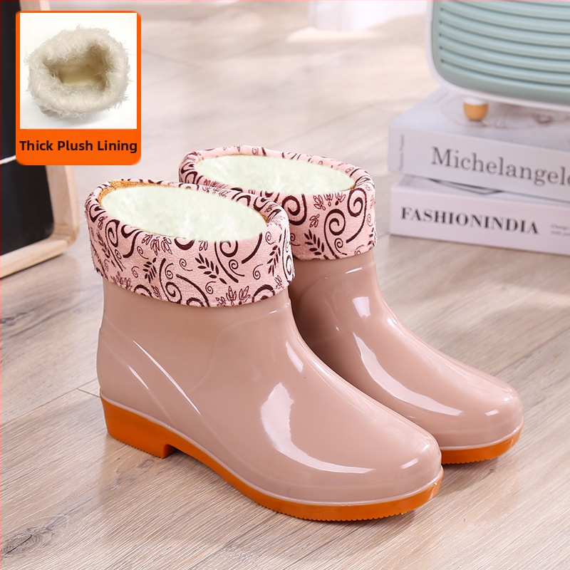 Sievietēm PVC lietus zābaki, zemā garuma zābaki, zems papēdis 1–3 cm, vienkrāsainas, visu sezonu