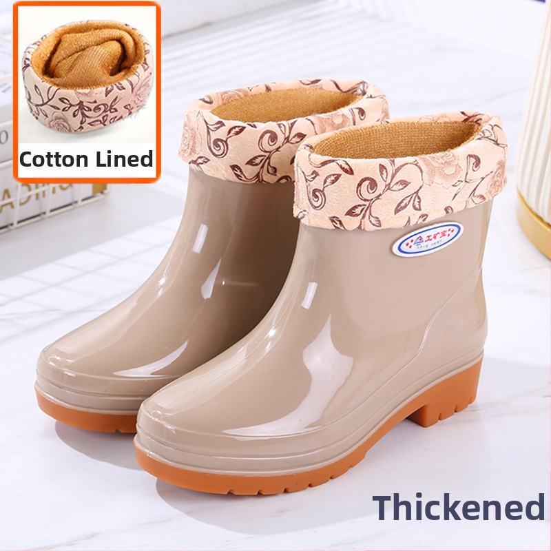 Sievietēm PVC lietus zābaki, zemā garuma zābaki, zems papēdis 1–3 cm, vienkrāsainas, visu sezonu