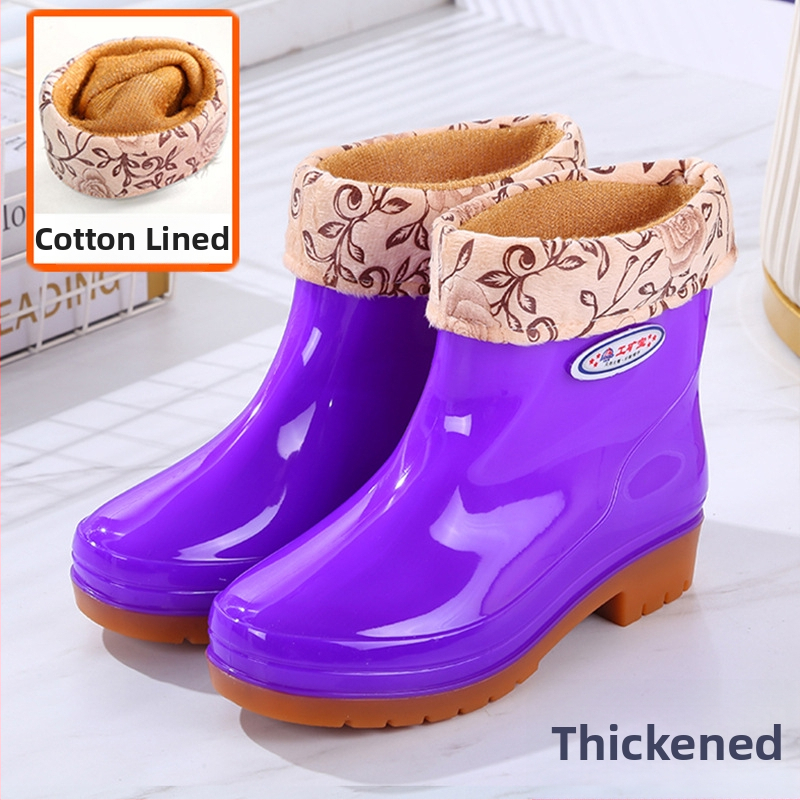 Sievietēm PVC lietus zābaki, zemā garuma zābaki, zems papēdis 1–3 cm, vienkrāsainas, visu sezonu