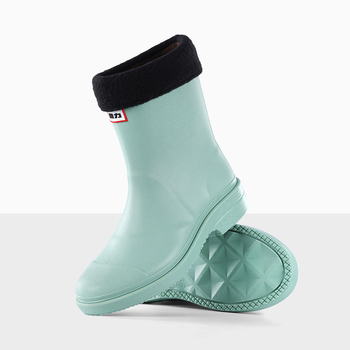 Sieviešu lietus zābaki, ūdensdroši un pretslīdējoši, plastmasas augšdaļa, vidēja garuma zābaki, zemais papēdis 1–3 cm, piemēroti visu gadu