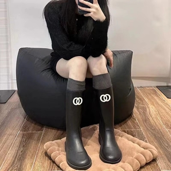 Cizme de ploaie pentru femei din PVC, gambă înaltă, toc mic 1–3 cm, slip-on, model litere