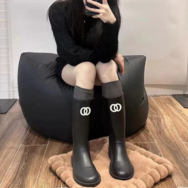 Cizme de ploaie pentru femei din PVC, gambă înaltă, toc mic 1–3 cm, slip-on, model litere