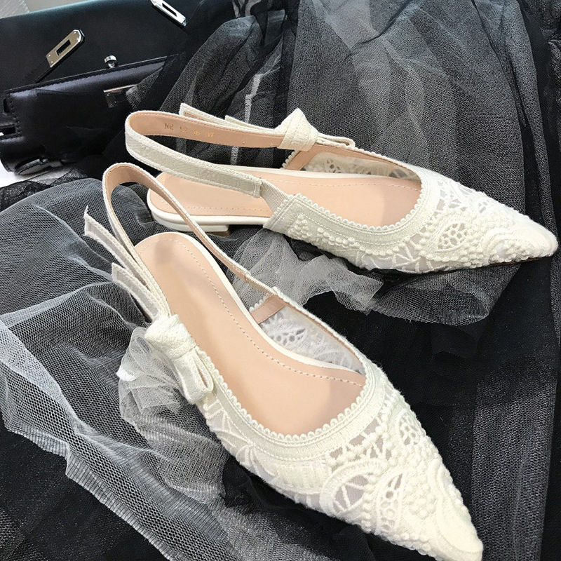 Rihmiga sandaalid - ülaosa esimesest nahakihtist, terav varvas, printsessi stiil, kummist tald