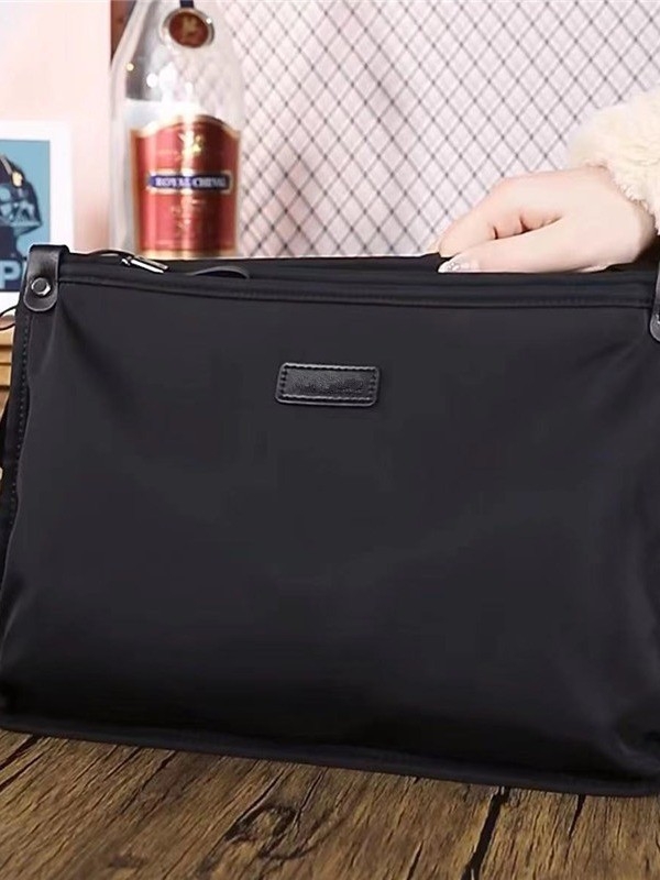 Muška crossbody torba – gradska jednostavnost, najlon, ultralagana, podstava od poliesteru