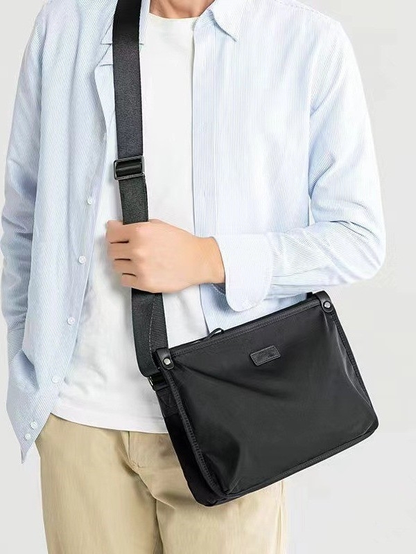 Muška crossbody torba – gradska jednostavnost, najlon, ultralagana, podstava od poliesteru