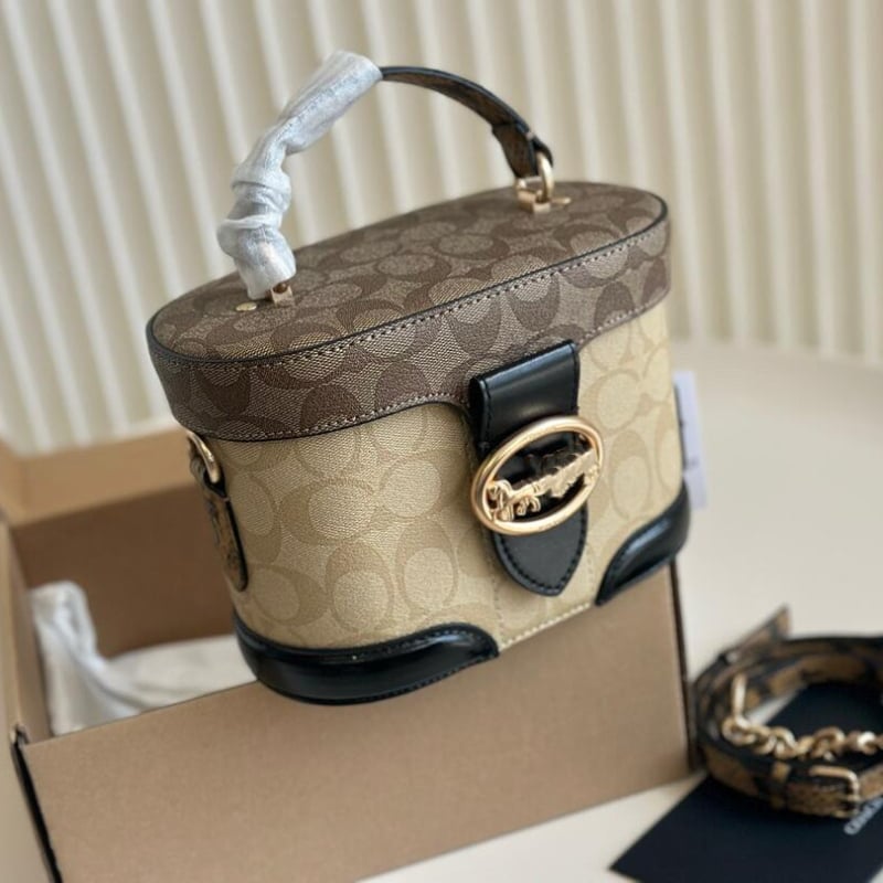 Box bag cu capac, formă cilindrică, piele naturală, căptușeală poliester, primăvara 2025