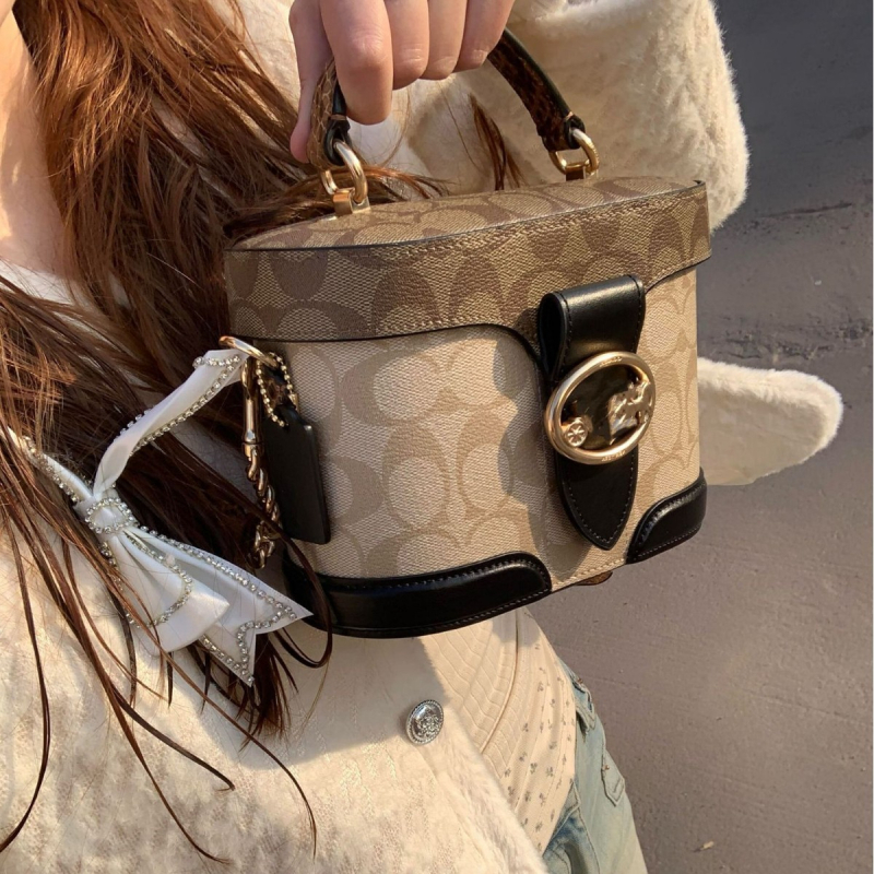 Box bag cu capac, formă cilindrică, piele naturală, căptușeală poliester, primăvara 2025