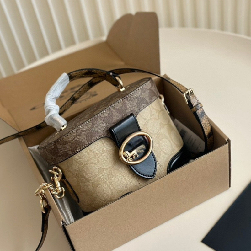 Box bag cu capac, formă cilindrică, piele naturală, căptușeală poliester, primăvara 2025