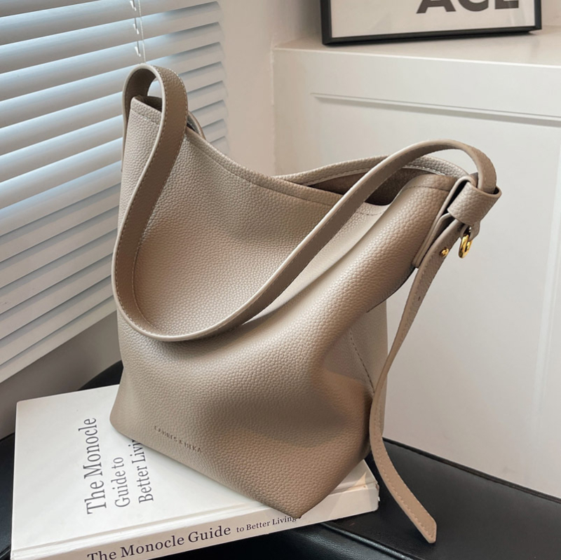 Geantă tip găleată în stil urban simplu, material PU, formă găleată, căptușeală din piele sintetică, închidere magnetică