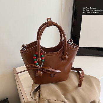 PU materjalist bucket kott, linnaliku lihtne stiil, tõmblukuga suletud, polüestervooder, sisemine zip-kott ja identifikatsiooni kott