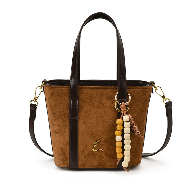 Geantă bucket retro, textură sablată, închidere cu fermoar, buzunar interior cu fermoar și buzunar pentru documente, căptușeală din poliester, curea de umăr într-un singur spațiu, formă de găleată, lansare iarna 2025