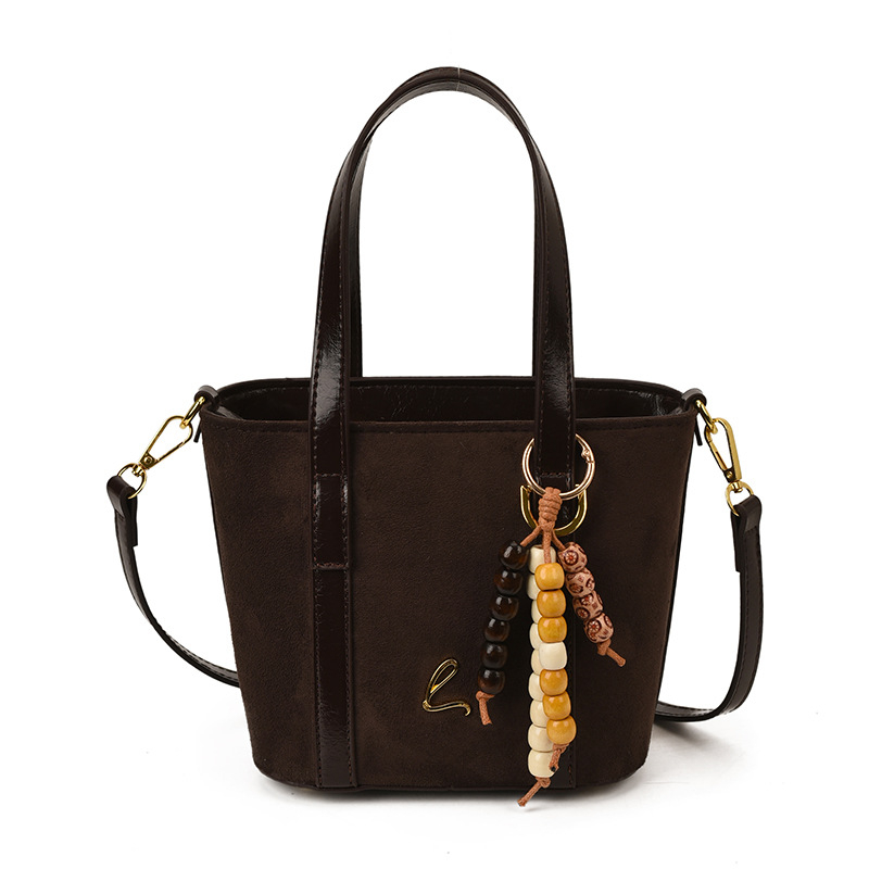 Geantă bucket retro, textură sablată, închidere cu fermoar, buzunar interior cu fermoar și buzunar pentru documente, căptușeală din poliester, curea de umăr într-un singur spațiu, formă de găleată, lansare iarna 2025