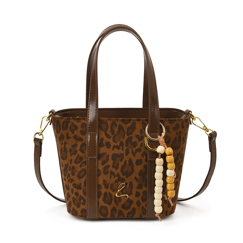 Geantă bucket retro, textură sablată, închidere cu fermoar, buzunar interior cu fermoar și buzunar pentru documente, căptușeală din poliester, curea de umăr într-un singur spațiu, formă de găleată, lansare iarna 2025