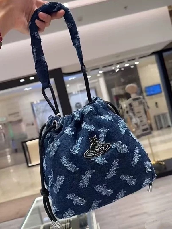 Džinsa bucket soma ar Saturn drukas (aukla atvērums; poliestera oderējums; iebūvēts mobilā tālruņa kabats; viena plecu siksna)