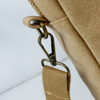 Korkból készült laptop táska levehető fogantyúval, nyitás fedéllel, kopásálló és rengésálló, csökkenti a terhelést, őszi 2025 megjelenés