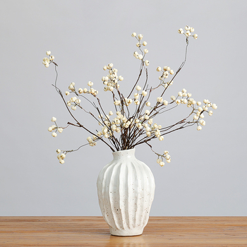 Buchet cu fructe simulate tung și flori uscate; materiale: bule, flori uscate, adeziv moale, sârmă; croială: semi manuală și semi mecanică; soiuri: ginkgo mic, fruct umbrelă