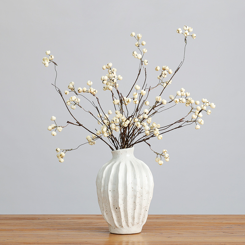 Buchet cu fructe simulate tung și flori uscate; materiale: bule, flori uscate, adeziv moale, sârmă; croială: semi manuală și semi mecanică; soiuri: ginkgo mic, fruct umbrelă