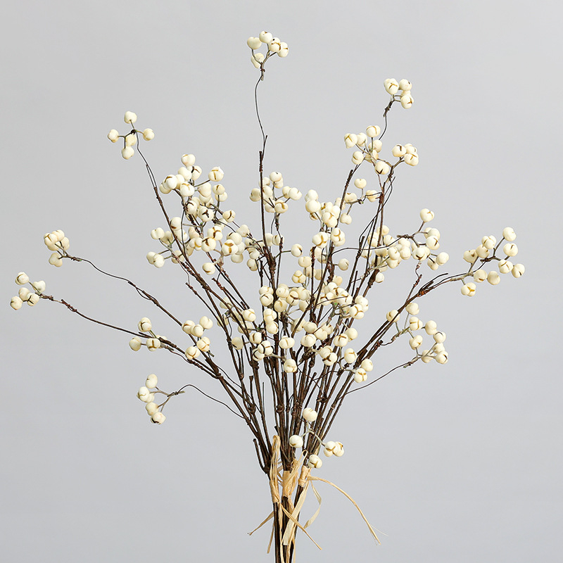 Buchet cu fructe simulate tung și flori uscate; materiale: bule, flori uscate, adeziv moale, sârmă; croială: semi manuală și semi mecanică; soiuri: ginkgo mic, fruct umbrelă