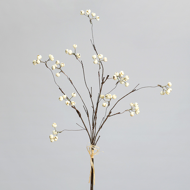 Buchet cu fructe simulate tung și flori uscate; materiale: bule, flori uscate, adeziv moale, sârmă; croială: semi manuală și semi mecanică; soiuri: ginkgo mic, fruct umbrelă