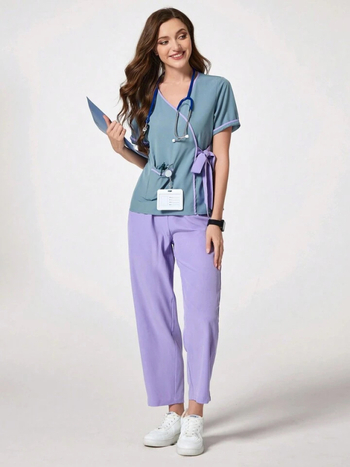 Cmeina set de lucru din două piese, mâneci scurte, decolteu în V, material poliester/elastan cu absorbție a umezelii, pantaloni lungi