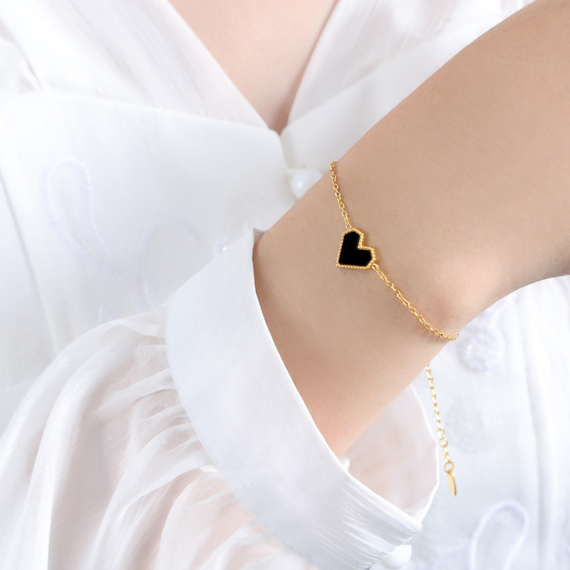 Set nakita: ogrlica, narukvica i naušnice; titan čelik; staklene perle u obliku srca; lanac tipa O; ženski minimalistički stil