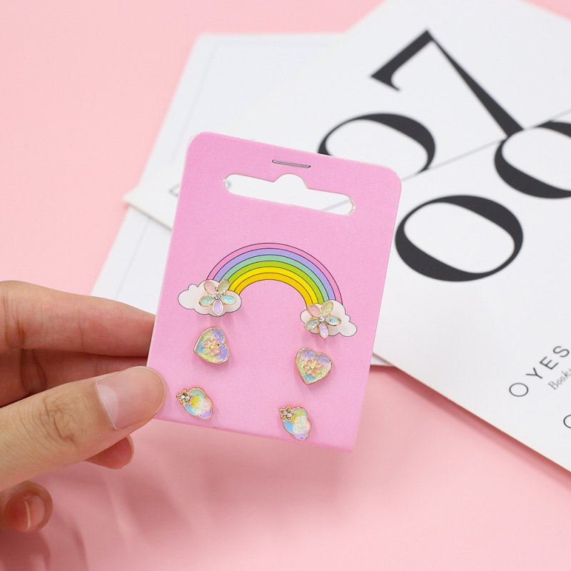 Cercei stud pentru copii, în stil desen animat, cu motive floare, inimă și nor – aliaj cu pietre artificiale – finisaj picurare de ulei
