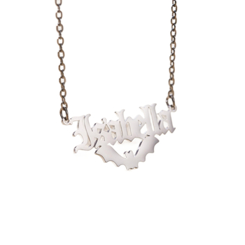 Rozsdamentes acélból készült személyre szabható betűs névnyaklánc denevér medállal – keresztes lánccal elektroplatírozott