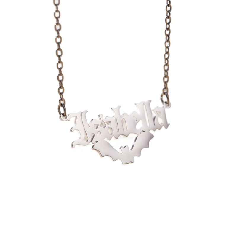 Rozsdamentes acélból készült személyre szabható betűs névnyaklánc denevér medállal – keresztes lánccal elektroplatírozott