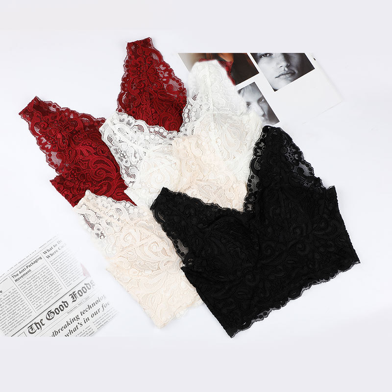 Mulberry šilko tub-top su vidutiniškai formuotomis kupromis, krūtinės ilgis, minimalistinis kasdieninis stilius