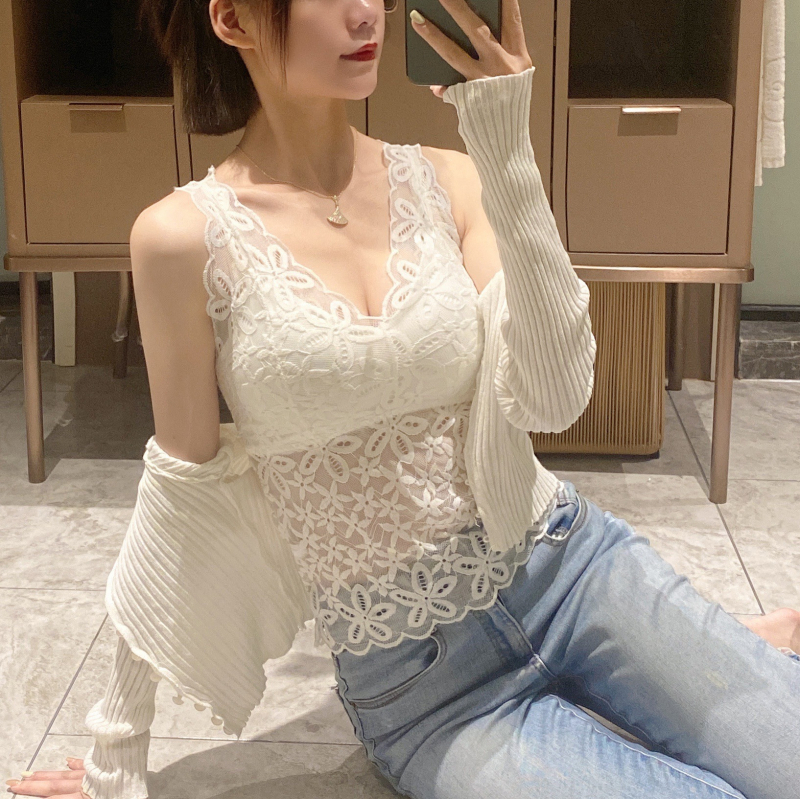 Nėrinių be petnešėlių krūtinės uždengėjas su latekso įdėklu - pilnas puodelis, kaušio forma: viršus plonas, apačia stori, 85% nailonas