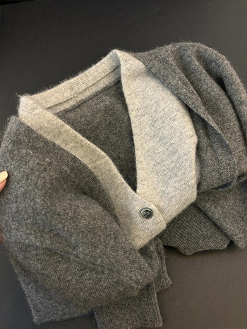 Ženski kašmir kardigan-kaput s lažnim dvodijelnim dizajnom, uski kroj, V izrez, dugi rukav, Zima 2025