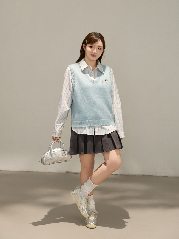 Női koreai stílusú V-nyakú kötött mellény hímzéssel, laza szabás, őszi 2025