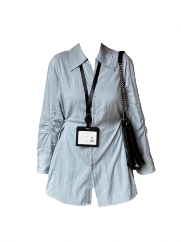 Bluză cu guler polo, talie evidențiată, croială slim, lungime medie 65–80 cm, mâneci lungi, material chenille