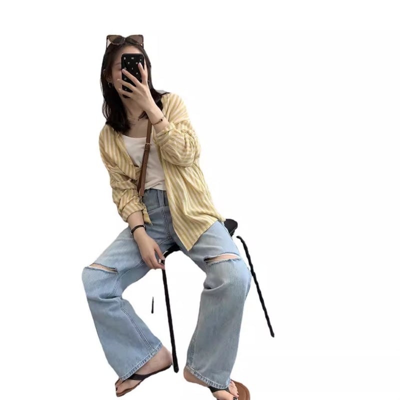 Pamut-poliészter keverékből készült ing, csíkos mintázat, hosszú ujjú, laza szabás, középmagasságú hossz, ingnyak, egy sor gombos placket, 2025 nyár