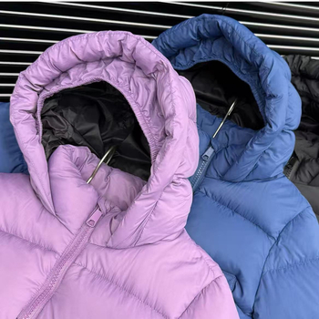 Gyerekeknek szóló koreai stílusú down dzseki, uniszex, kapucnis, 81–85% fehér kacsa tolltartalommal, puha pamut külső és belső, középhosszú, laza szabás, cipzár, tél 2025