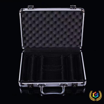 Alumíniumötvözet chipbox, 200-as típus, csíkos dizájnnal és kerek sarkokkal – alkalmas pókerhez és kockákhoz, testreszabható, 18 darabos készlet