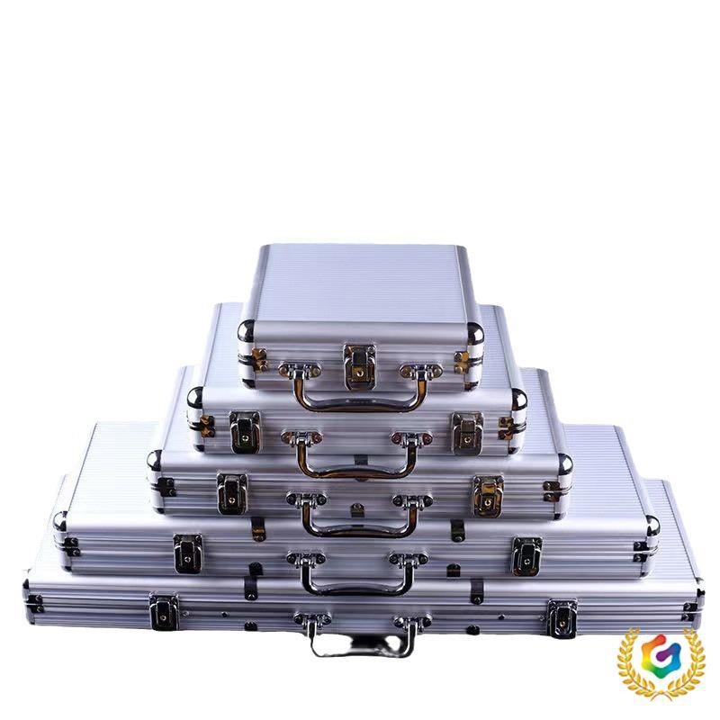 Alumíniumötvözet chipbox, 200-as típus, csíkos dizájnnal és kerek sarkokkal – alkalmas pókerhez és kockákhoz, testreszabható, 18 darabos készlet