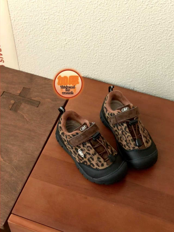 Bērnu āra pārgājienu kurpes ar Velcro - zems augšējais, gumijas zole, virsējais materiāls no sintētiskās ādas, ergonomiskas iekšējās zolītes