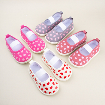 Lányoknak szóló vászon cipő szív mintával, elasztikus pántos felvétel, TPR talp, EVA talpbetét, csúszásgátló