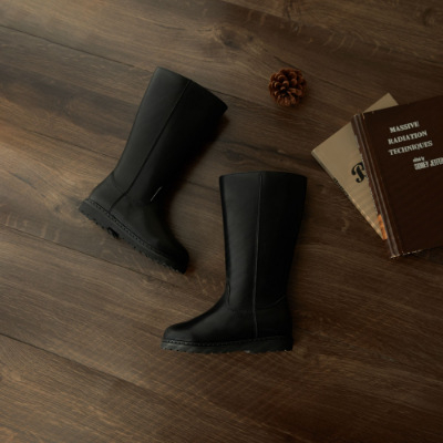 Laste Martens-stiilis saapad, nahk pealispind, kõrge varrukas, kummijalad, külgrihmluk, sisetald lühikese pliisi ja tugeva puuvillaga