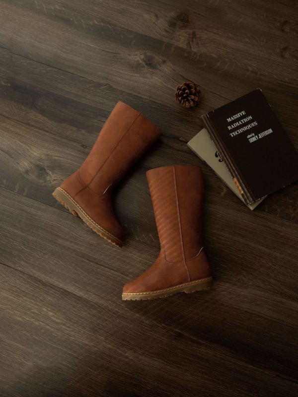 Laste Martens-stiilis saapad, nahk pealispind, kõrge varrukas, kummijalad, külgrihmluk, sisetald lühikese pliisi ja tugeva puuvillaga