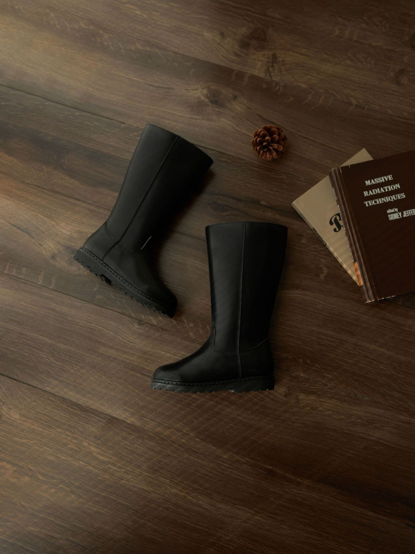 Laste Martens-stiilis saapad, nahk pealispind, kõrge varrukas, kummijalad, külgrihmluk, sisetald lühikese pliisi ja tugeva puuvillaga