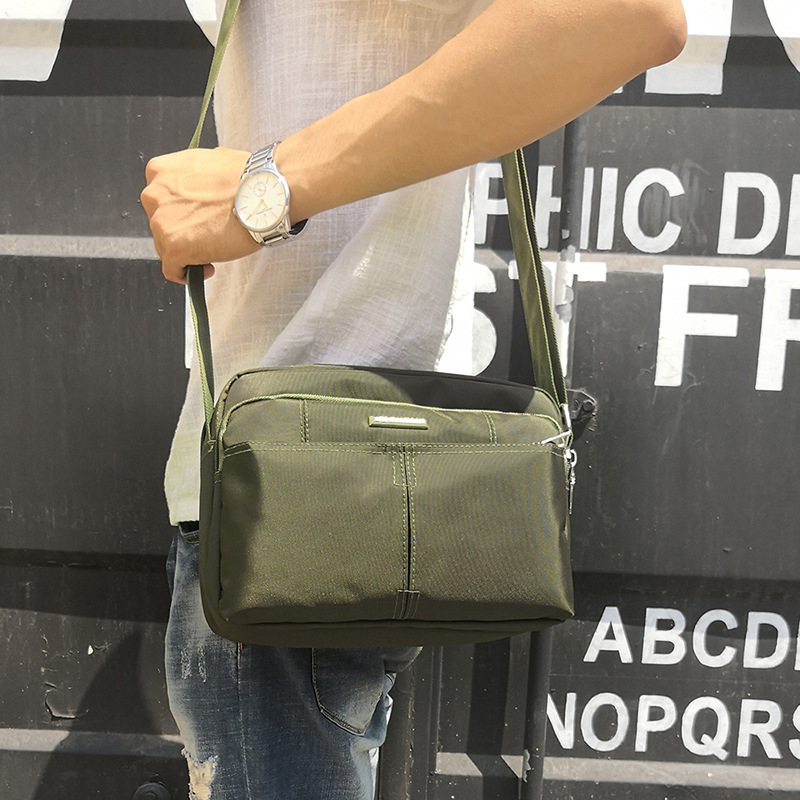 Geantă de umăr pentru bărbați din pânză Oxford, stil urban minimalist, design multistrat, impermeabilă și rezistentă, încăpătoare pentru laptop de 10 inch, Darnoch
