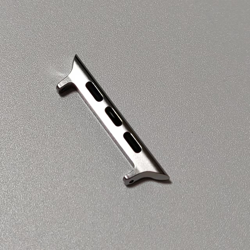 Метален адаптер за каишка за Apple Watch – прецизен RAW-ear модел, CNC обработка